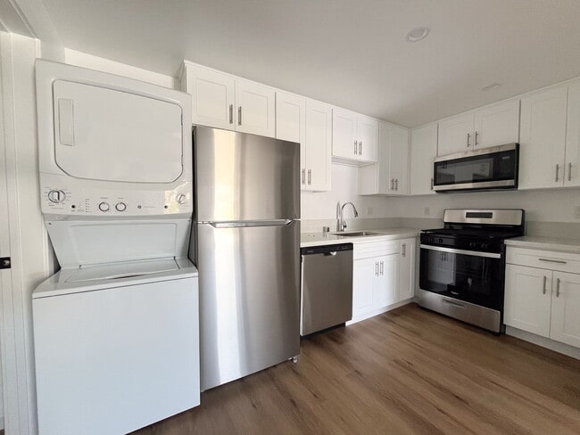 Interior Photo - 116 N Helberta Ave