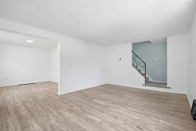 Building Photo - 1219 Circle Dr