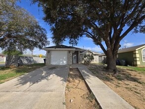 Building Photo - 802 Noel Ln