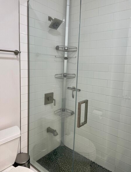 Bathroom 1 - 857 N La Salle Dr