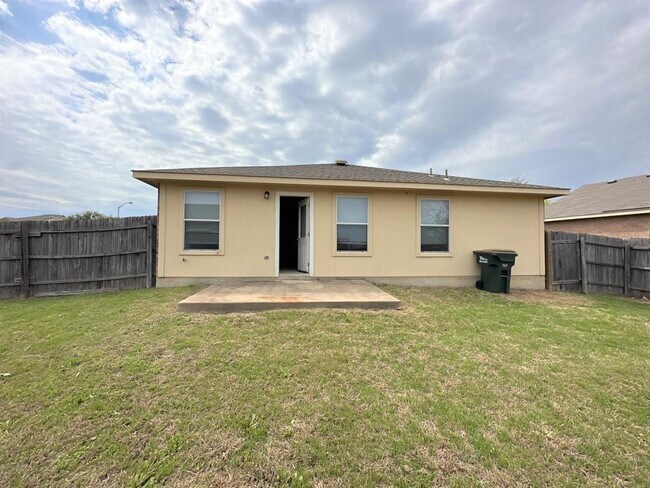 Building Photo - 1000 Bluff Meadow Cove