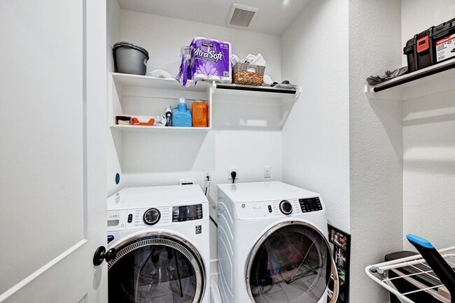 Building Photo - 1523 Cathedral Bend Drive