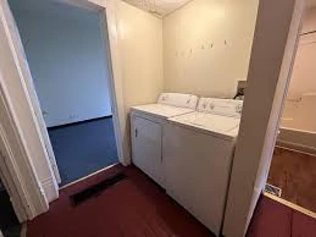 Building Photo - 409 Forest Ave