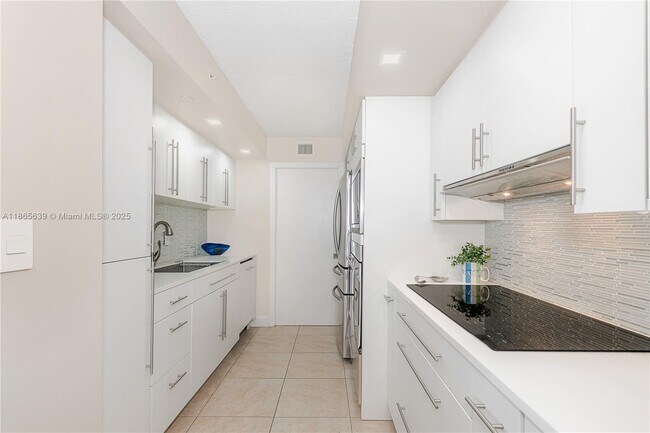 Building Photo - 6917 Collins Ave