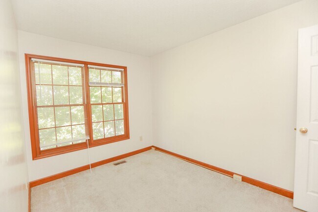 Building Photo - 200 Arabian Cir