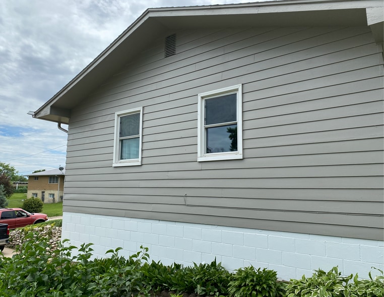 East side - 8120 Burdette St