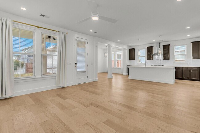 Building Photo - 102 True Blue Lp