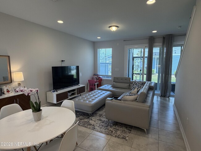 Building Photo - 24 Fieldfare Ln