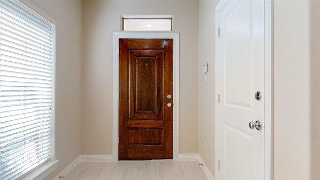 Building Photo - 3826 Center St