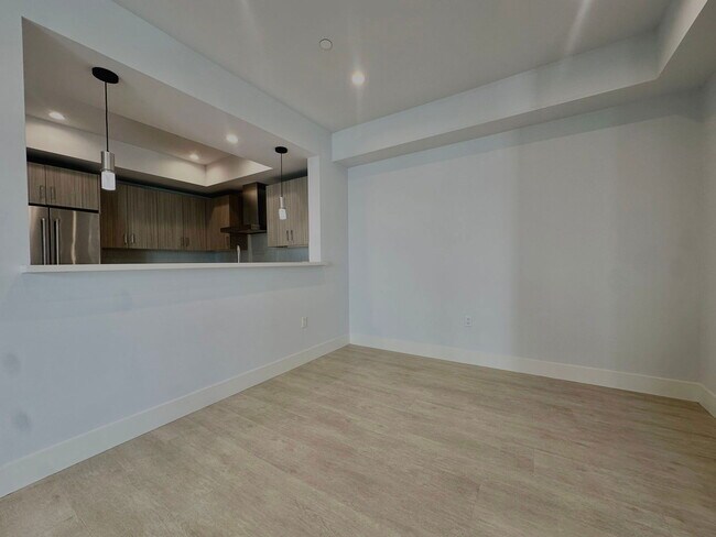 Building Photo - 5953 Saturn St