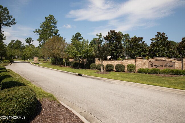 Building Photo - 3121 Lobelia Ln