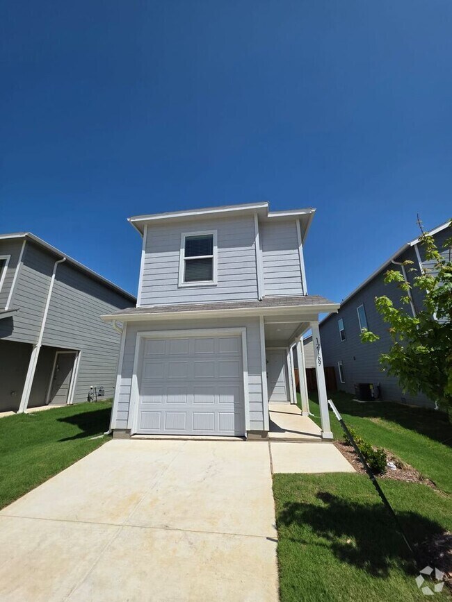 Building Photo - NEWLY BUILT 3 bedroom 2.5 Bath Single fami...