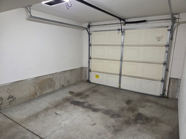 Building Photo - 212 Lyman Ln