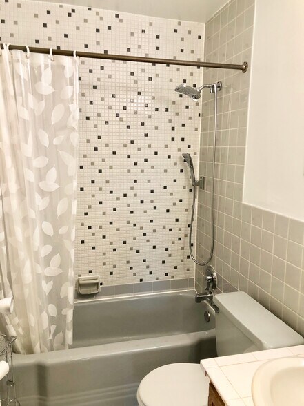 bathtub and shower - 2829 Connecticut Ave NW