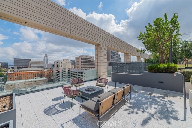 Building Photo - 400 S Broadway