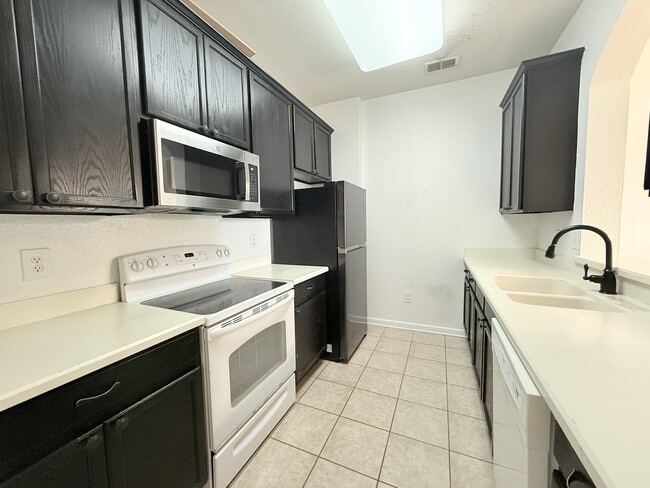 Building Photo - 3326 Robert Trent Jones Dr