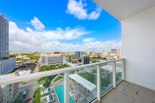 Building Photo - 2020 N Bayshore Dr