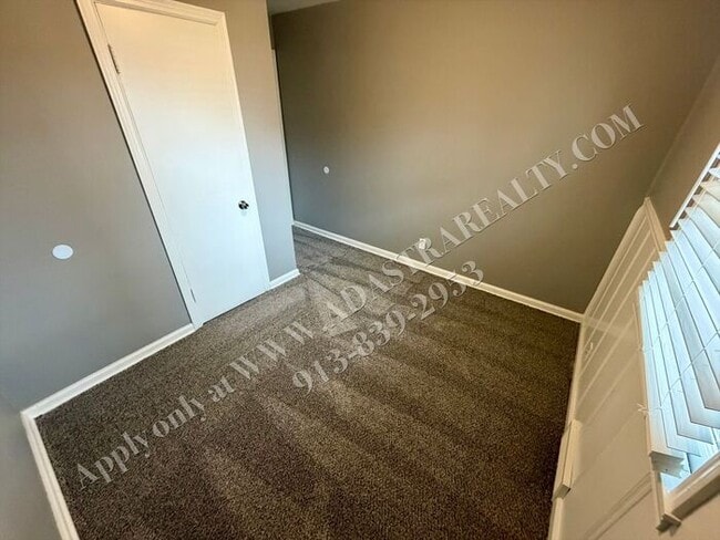 Building Photo - Cozy 3 Bed 1 Bath Home in Raytown-Available NOW!!