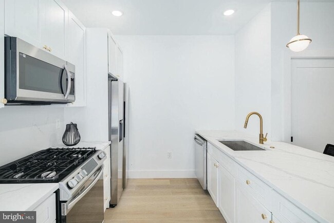 Building Photo - 3957 Wyalusing Ave