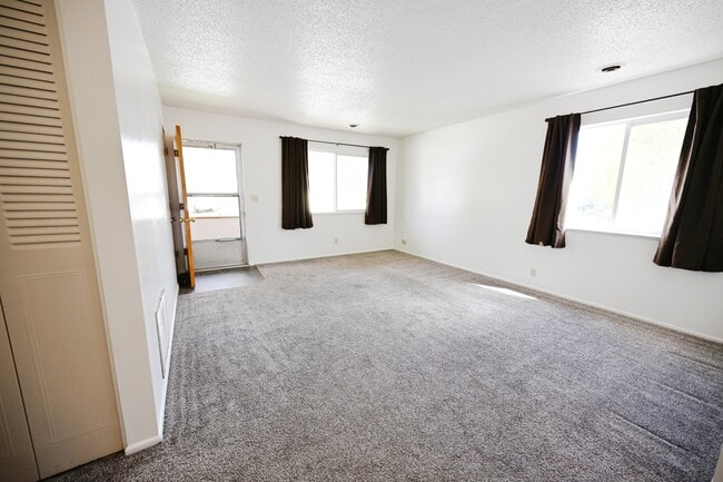 Building Photo - 1104 3rd Ave W