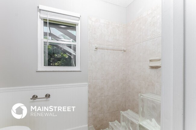 Building Photo - 6846 SE Raintree Ave