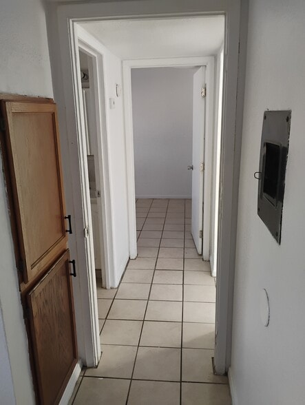 Building Photo - 3233 W Melvin St