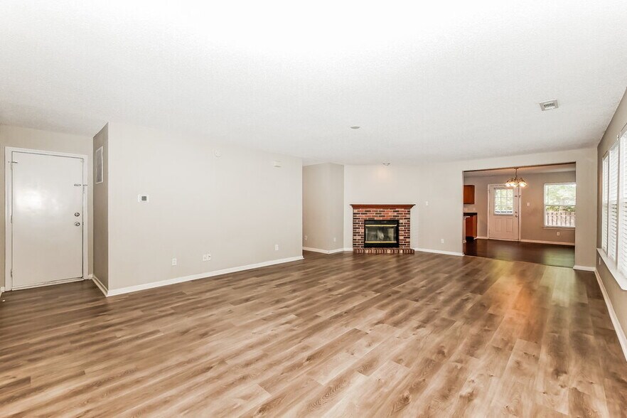 Building Photo - 10236 Hatherley Way