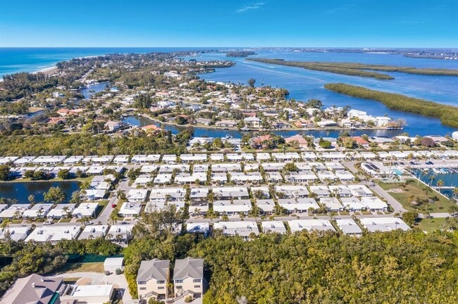 Building Photo - 573 Spanish Dr N