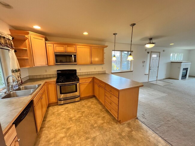 Building Photo - 3 Story, Large Home, Next to a Park with V...