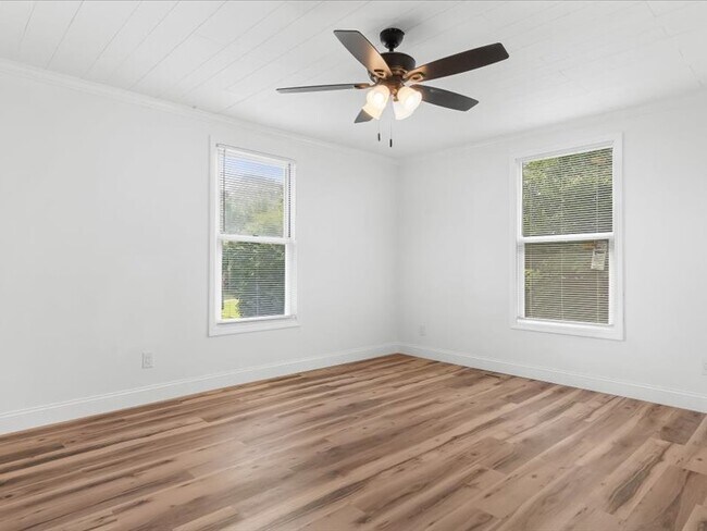 Building Photo - 160 29th St Pl SW