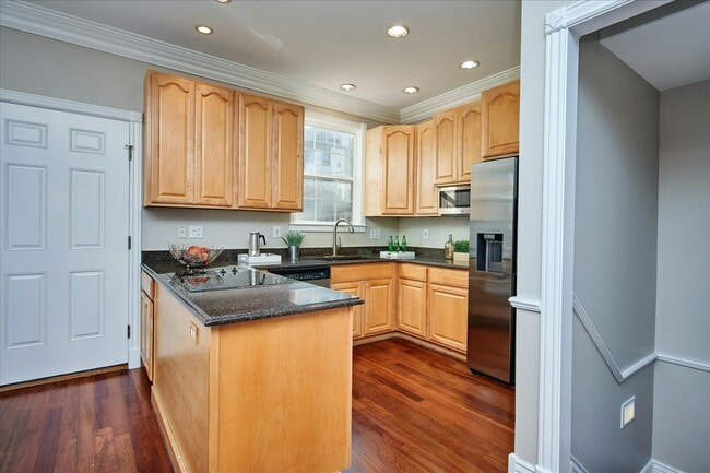 Building Photo - 3220 Vallejo St