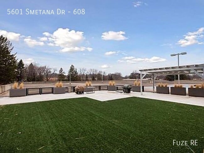 Building Photo - 5601 Smetana Dr