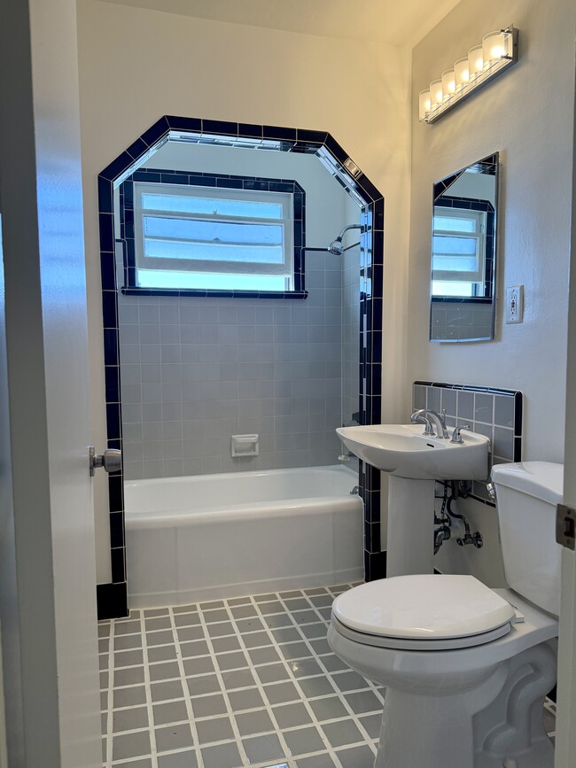 Building Photo - 4222 Russell Ave