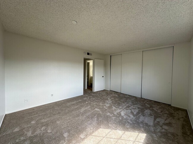 Building Photo - 812 - 2118-2120 S. Meridian LLC