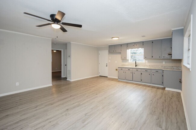 Building Photo - 1013 W Slaton Ave