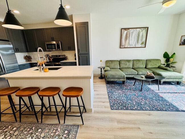 Building Photo - 1301 Leah Ave