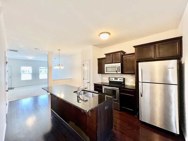 Building Photo - 12712 Persimmon Tree Dr