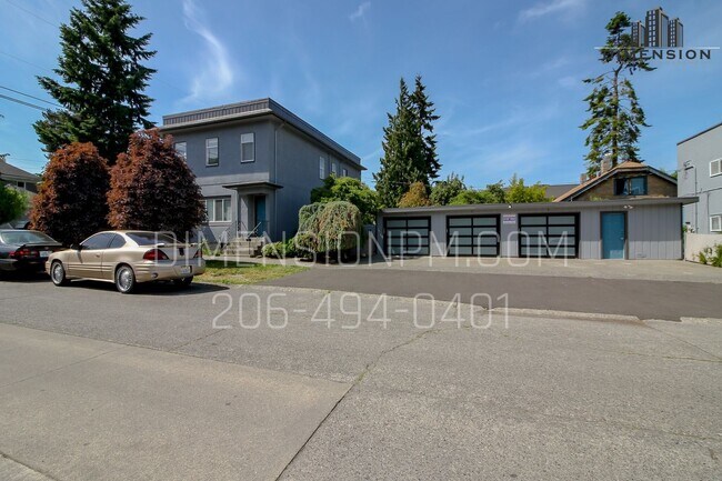 Building Photo - Spacious Two-Bedroom Apartment in the Hear...