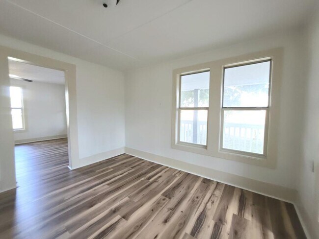 Building Photo - 101 E Osr