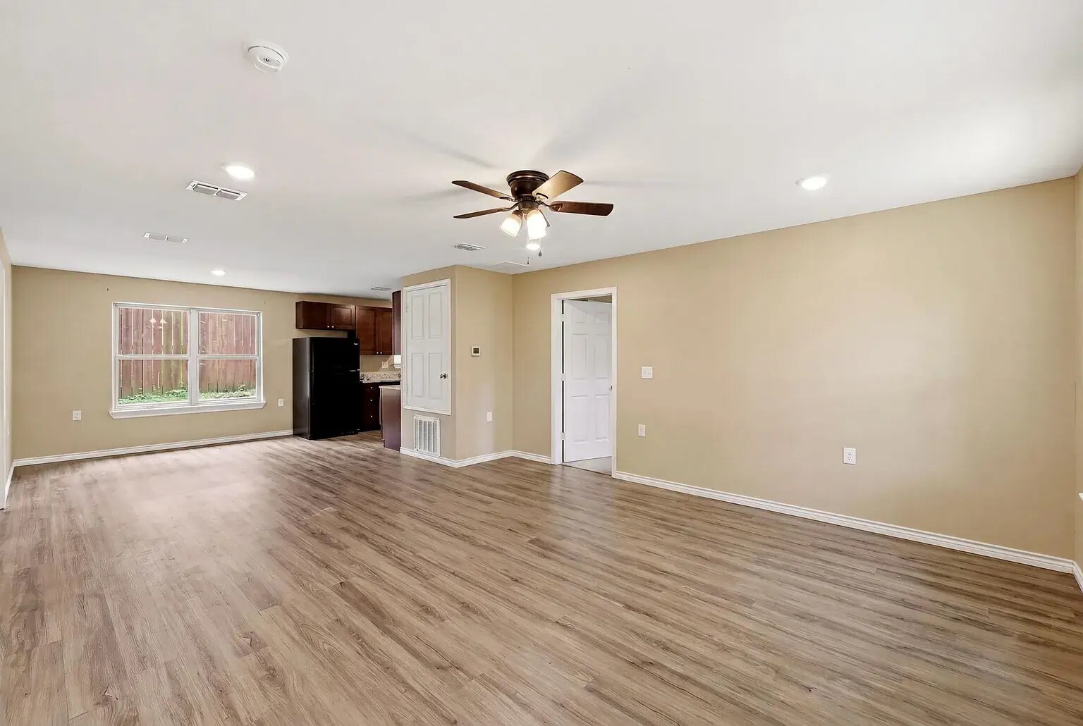 Building Photo - 612 Timberline Dr