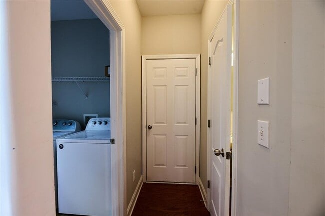 Building Photo - 5930 Falls Landing Dr