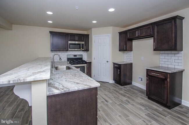 Building Photo - 504 Arietta Ct