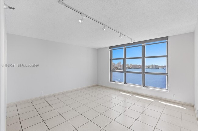 Building Photo - 19101 NE 36th Pl