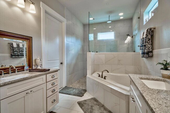 Building Photo - Spacious 4-Bedroom Home for Long-Term Leas...