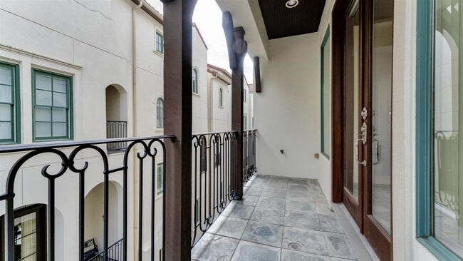 Building Photo - 1700 Sunset Blvd