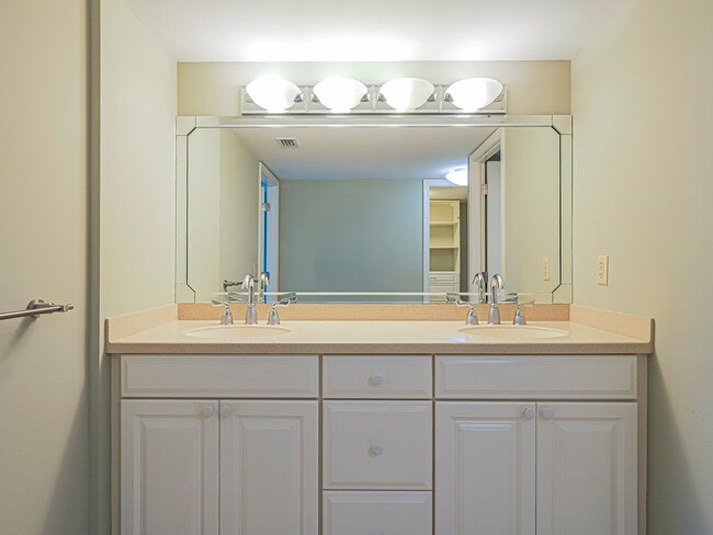 Building Photo - 4600 Jimmy Buffett Mem Hwy