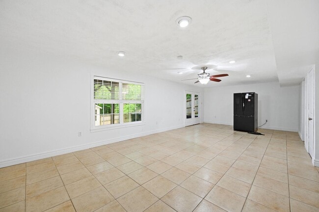 Building Photo - 28 Cherry Laurel Dr