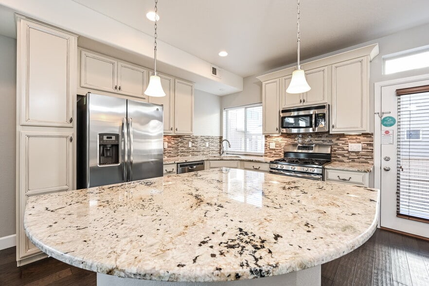 Building Photo - 4478 Elegant St