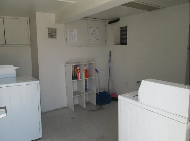 Building Photo - Bankers Hill 1 Bedroom 1 Bath with Downtown San Diego Views