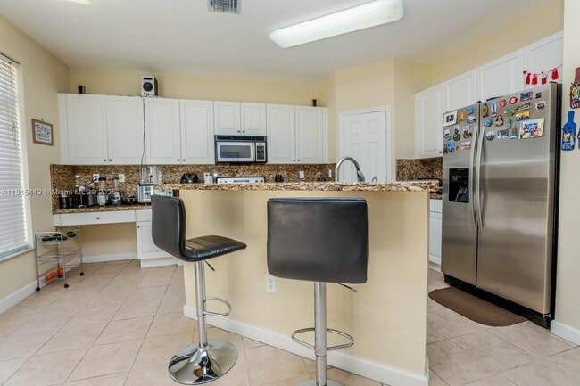 Building Photo - 5741 NW 112th Ct